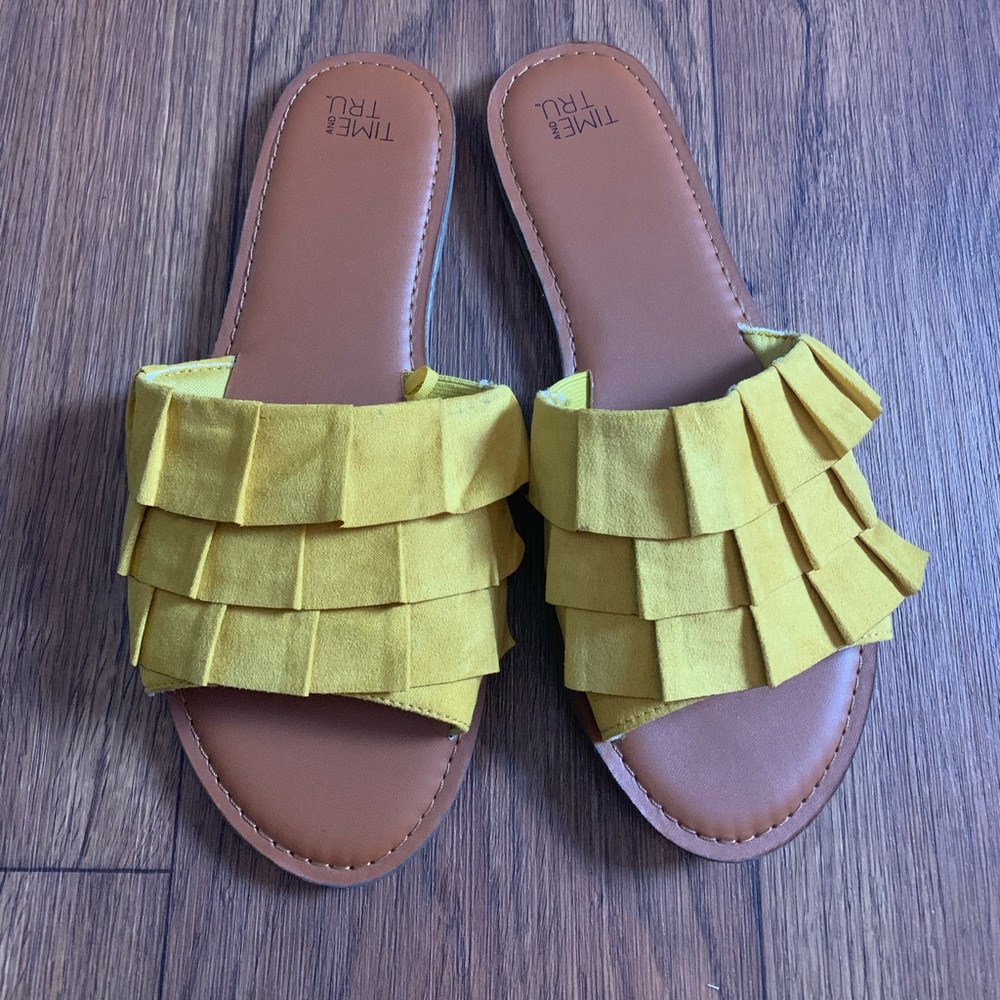 Cute flat sandal